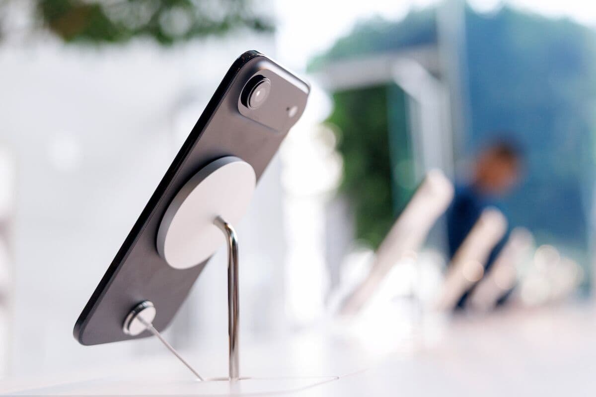 Apple Prepares Second-Generation iPhone Air for Spring 2027