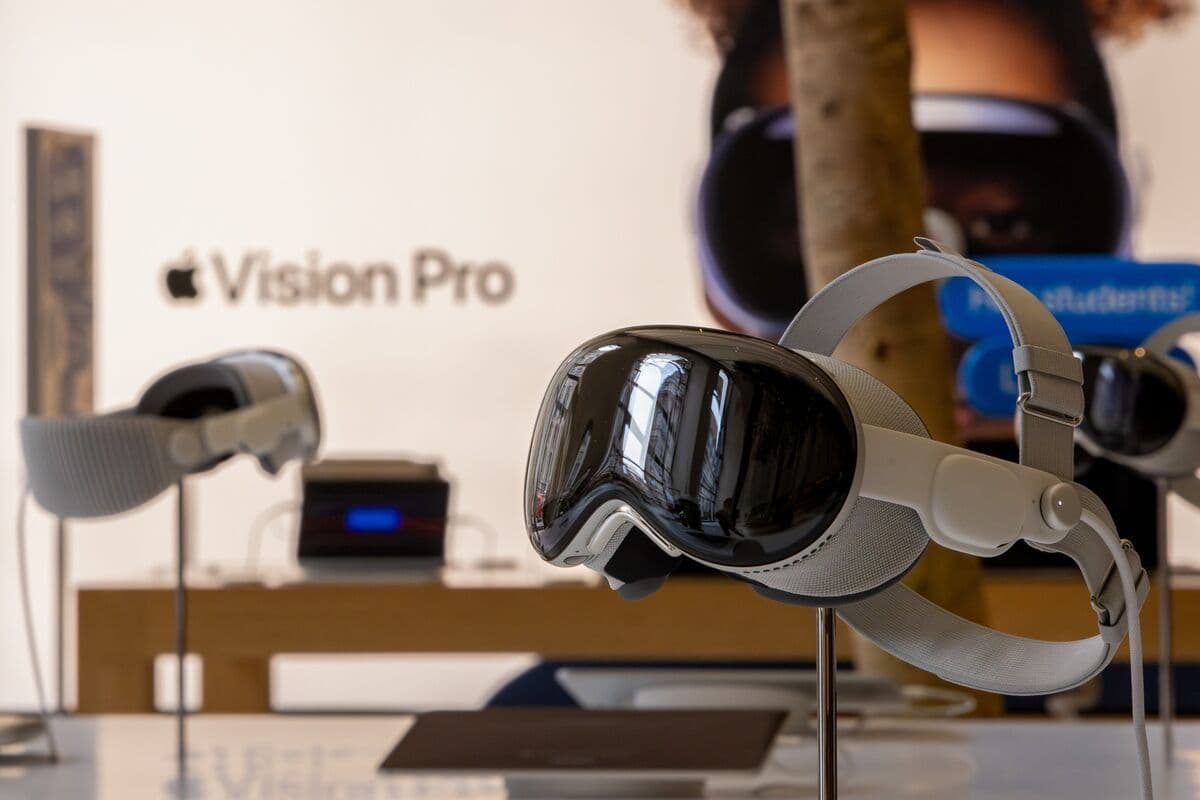 Apple's Vision Pro and Smart Glasses Chief Paul Meade Is Leaving for OpenAI